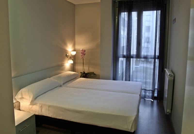 Hotel & Suites Arrizul Gros San Sebastian Bagian luar foto